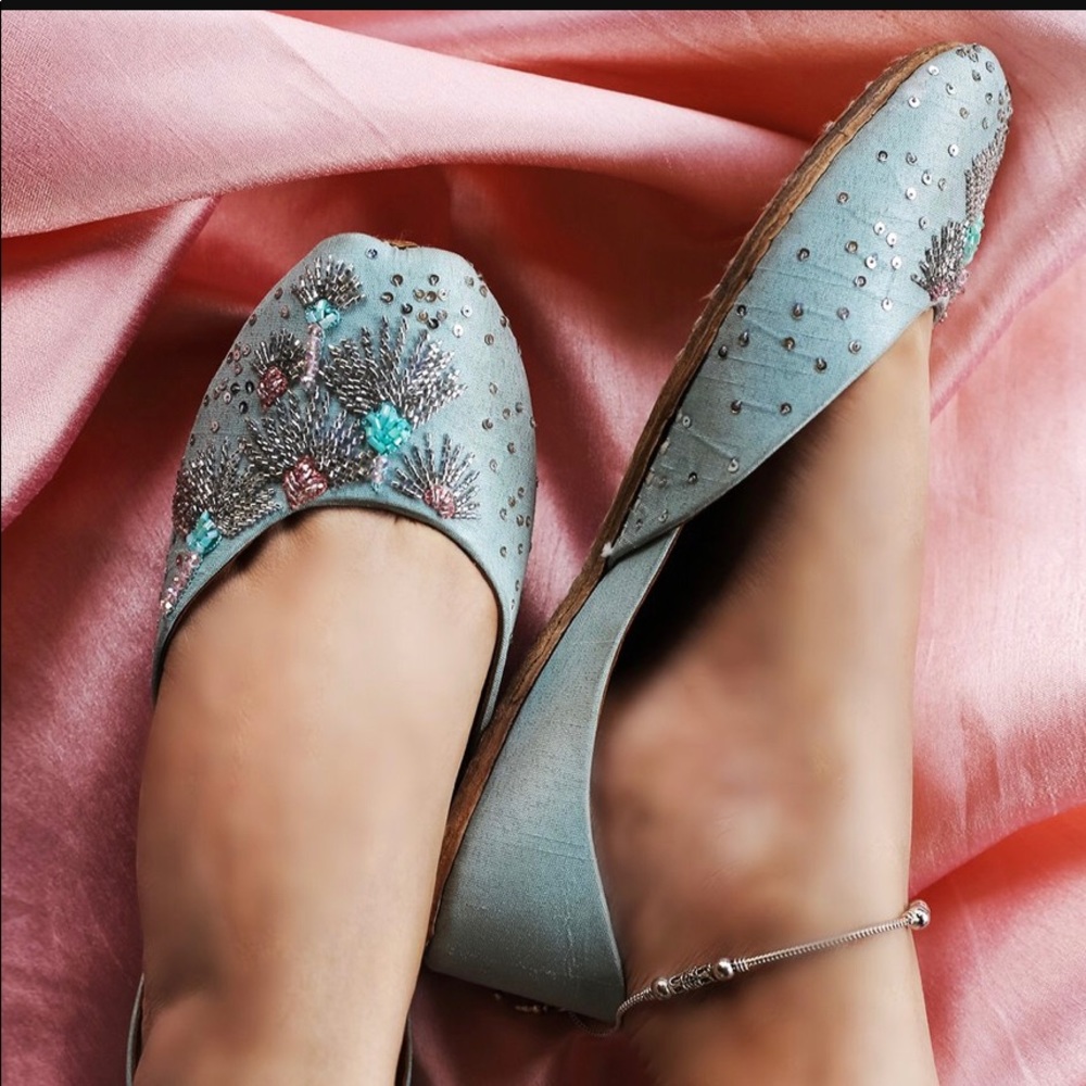 Brand new embellished comfortable cushioned jutti